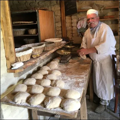 Mais non ce n'est pas le père Fouras, mais il peut vous donner la réponse !