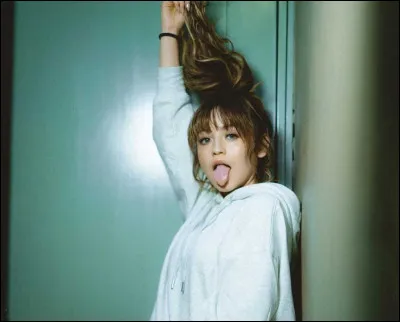 Quelle phrase dit-elle à chaque fin de vidéo ?