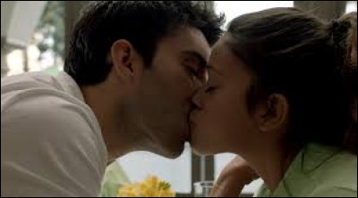 Au début de la série, on apprend que Jane et Rafael ont échangé un baiser il y avait de cela...