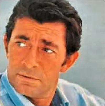 Retrouvez la personnalité ci-dessous grâce à l'indice : 
acteur, chanteur et écrivain ayant reçu la Croix de guerre.