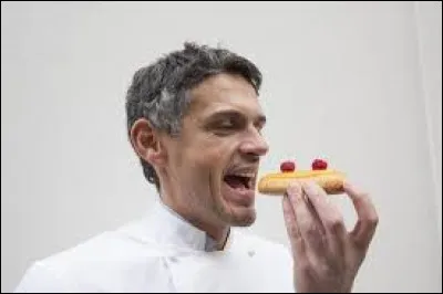 Retrouvez la personnalité ci-dessous grâce à l'indice : 
L'Éclair de Génie.