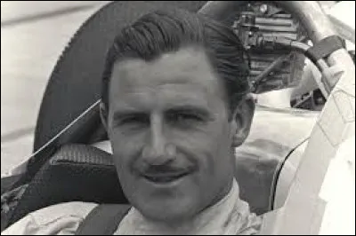 Ce pilote automobile anglais, champion du monde &agrave; deux reprises, en 1962 et 1968, vainqueur des 500 miles d'Indianapolis et des 24 heures du Mans, se pr&eacute;nomme ...