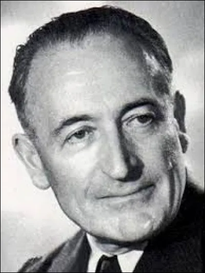 Retrouvez la personnalité ci-dessous grâce à l'indice : 
Knock.