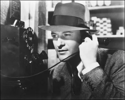 Il était considéré par Leslie Charteris comme la meilleure incarnation de son personnage à l'écran, qui est-ce ?