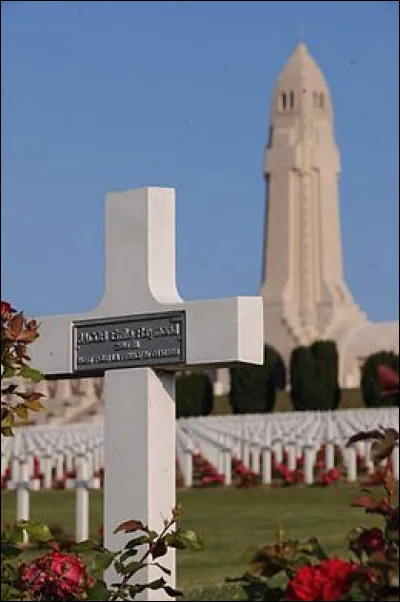 Publié en 1919, ce livre raconte le quotidien des poilus de la grande guerre.