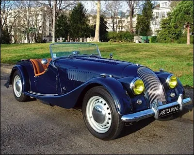 Choisissez la réponse la plus logique pour répondre à cette question : 4 + 4 = ?