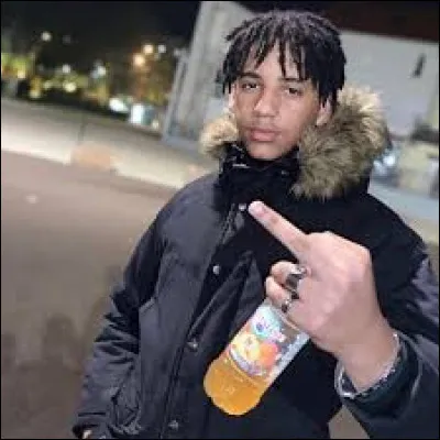 Quelles sont les origines de ce jeune rappeur ? (Stosba)