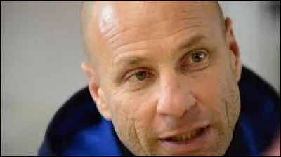 Dans quel sport Thierry Tulasne a-t-il été champion du monde junior en 1980 ?