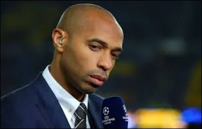 Quelle équipe a été privée de Coupe du monde en 2010 suite au double contrôle de la main et à la passe décisive de Thierry Henry ?