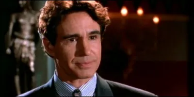 Lex Luthor épouse Loïs Lane à la fin de la première saison.