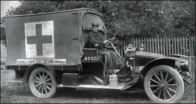 Durant la première guerre mondiale, ce médecin, le docteur Girard-Mangin, sauva de nombreuses vies et soigna un nombre incalculable de blessés, pourtant, malgré ses hauts-faits, ce médecin ne reçut jamais ni distinctions ni citations, pourquoi ?