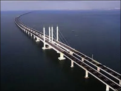 Le pont Danyang-Kunshan en Chine est le plus long du monde.
Quelle est sa longueur totale ?