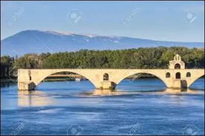 On y danse tous en rond !
Quel est le véritable nom du pont d'Avignon ?