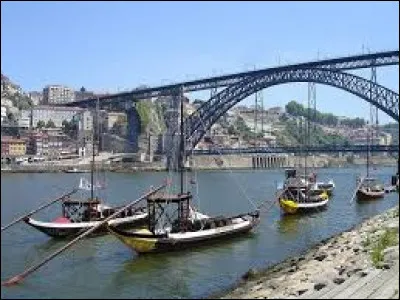 Où situez-vous le pont Dom-Luis qui enjambe le Douro ?
