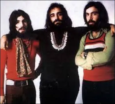 Demis Roussos a chanté ''It's five o'clock'' avec les Aphrodite's Child. Que boit la majorité des Anglais à cinq heures de l'après-midi ?