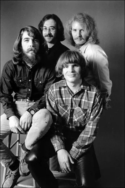 Le groupe Creedence Clearwater Revival a sorti ''Lookin' Out My Back Door''. Que désigne le mot ''crédence'' ?