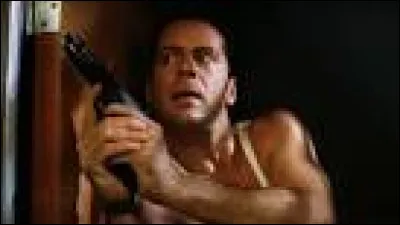 Qui joue le rôle du méchant Hans Gruber dans le film "Piège de Cristal" avec Bruce Willis ?
