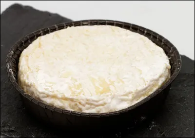 Quel est ce fromage rond au lait de vache à pâte molle et à croûte fleurie, fabriqué dans le Dauphiné ?