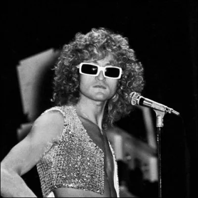 ''Gloria'' est un titre de Michel Polnareff. Quelle marque commercialise le lait Gloria ?