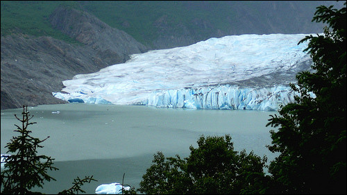 Où est le glacier Mendenhall, situé non loin de Juneau ?