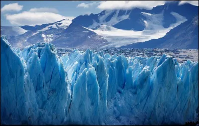 Quel est le plus long glacier du monde avec ses 400 km, et situé dans l'Antarctique ?