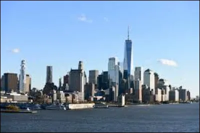 Complétez : elle veut aller vivre à...