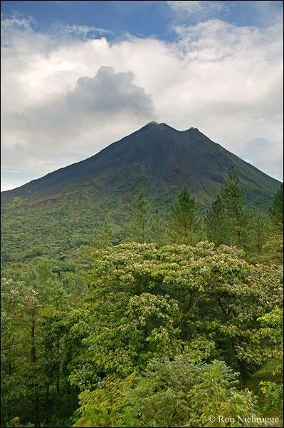 Dans quel pays hispanophone trouve-t-on ce volcan ?