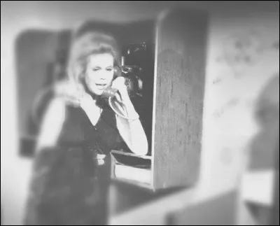 Dans l'épisode "La Boulimie de Samantha" saison 6 épisode 4, quel est le message personnel en fond écran quand Samantha téléphone ?