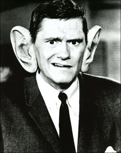 Comment s'appelle la tante de Jean-Pierre (Darrin) ?