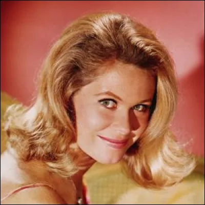 Quel âge avait Elizabeth Montgomery quand la série a commencé ?