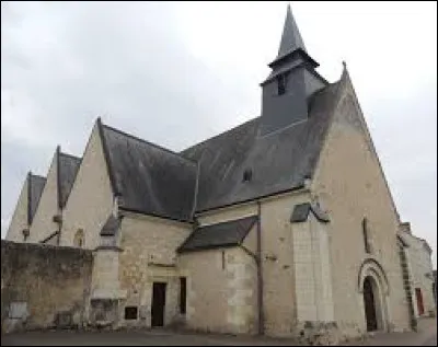 Nous sommes dans les Pays-de-la-Loire, devant l'&eacute;glise Saint-Pierre-et-Saint-Paul de Ruill&eacute;-sur-Loir. C'est une ancienne commune situ&eacute;e dans le d&eacute;partement ...