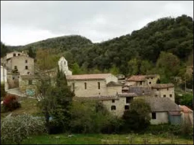 Voici une vue du village et de l'&eacute;glise Saint-Cucufat de Saint-Couat-du-Raz&egrave;s. Commune Audoise, elle se situe en r&eacute;gion ...