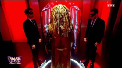 Qui était sous le costume du lion ?