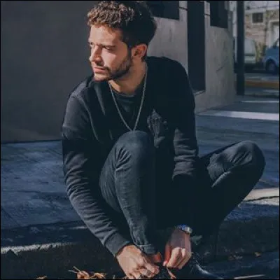 Comment s'appelle l'actrice qui est dans le clip ?