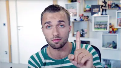 Squeezie a-t-il sorti une marque de vêtements ?