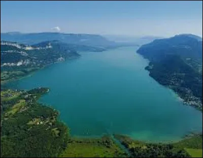 Le lac du Bourget se situe dans la région Bourgogne-Franche-Comté.