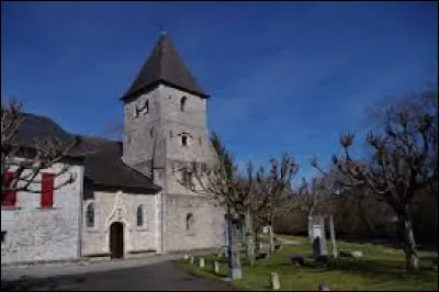Village des Pyrénées-Atlantiques, dans la vallée d'Ossau, Izeste se situe dans l'ancienne région ...