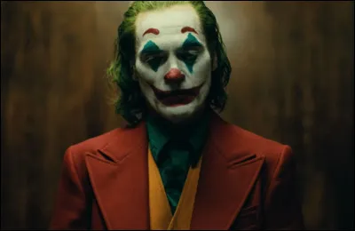 Comment commence le film ? Le Joker...