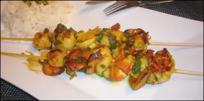 Avec quoi sont préparées ces appétissantes brochettes, à la plancha ?