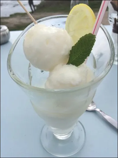 Et vous pourrez digérer le plat de votre choix, avec un café gourmand, ou autre dessert, mais je vous ai choisi celui-ci arrosé de vodka :