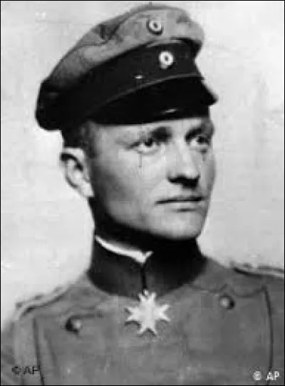 Ce pilote allemand, as de l'aviation de la Première Guerre mondiale, surnommé le "Baron rouge", c'est ... von Richthofen.