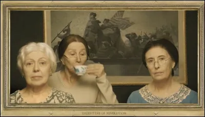 Tout pourrait laissez croire que ces trois "filles de la Révolution" participent à une "tea party". Mais que désignait ce terme, à l'origine ?