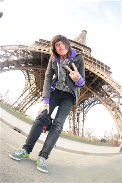 De quel pays 'BMTH' vient-il ?