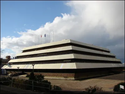 En France, où fut construite la première usine de biscottes ?