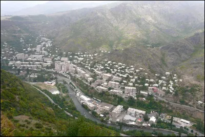 Parmi ces trois pays, lequel n'est pas limitrophe de l'Arménie ?