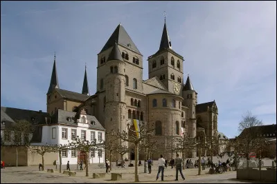 Fiche un peu la paix, c'est la...