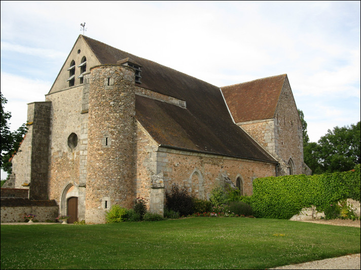 Cette commune de 200 habitants, située dans la Brie champenoise, avec son église médiévale Saint Léger, c'est ...