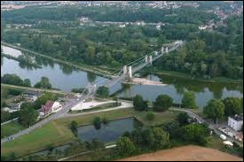 Ce bourg de 3000 habitants du département du Loiret, proche de Briare, c'est ...