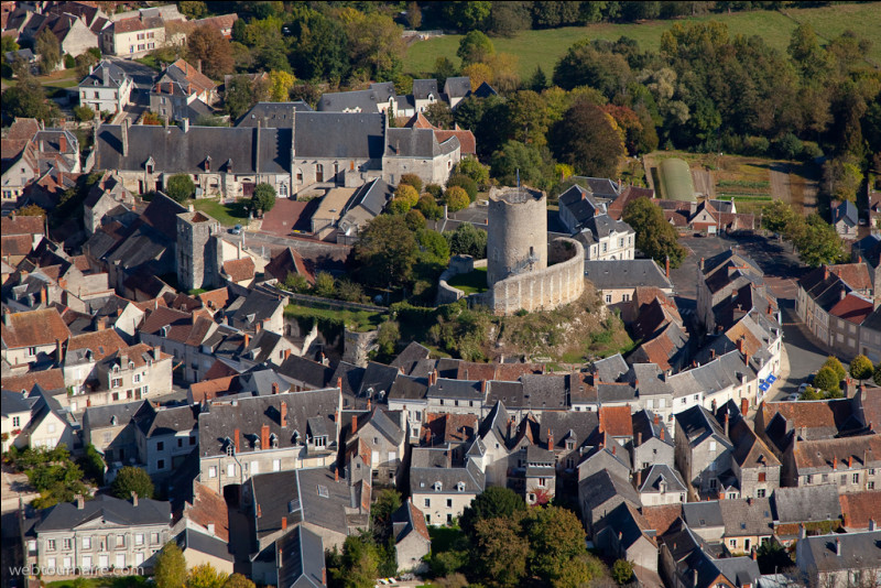 Ce bourg de 2600 habitants du département de l'Indre, situé dans la région naturelle du Boischaut Nord, c'est ...