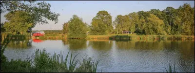 Ce village du d&eacute;partement de la Meuse, peupl&eacute; de 170 habitants, situ&eacute; au pied des C&ocirc;tes de Meuse, &agrave; l'est de Verdun, c'est ...